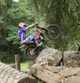 Trial, klettern mit dem Motorrad